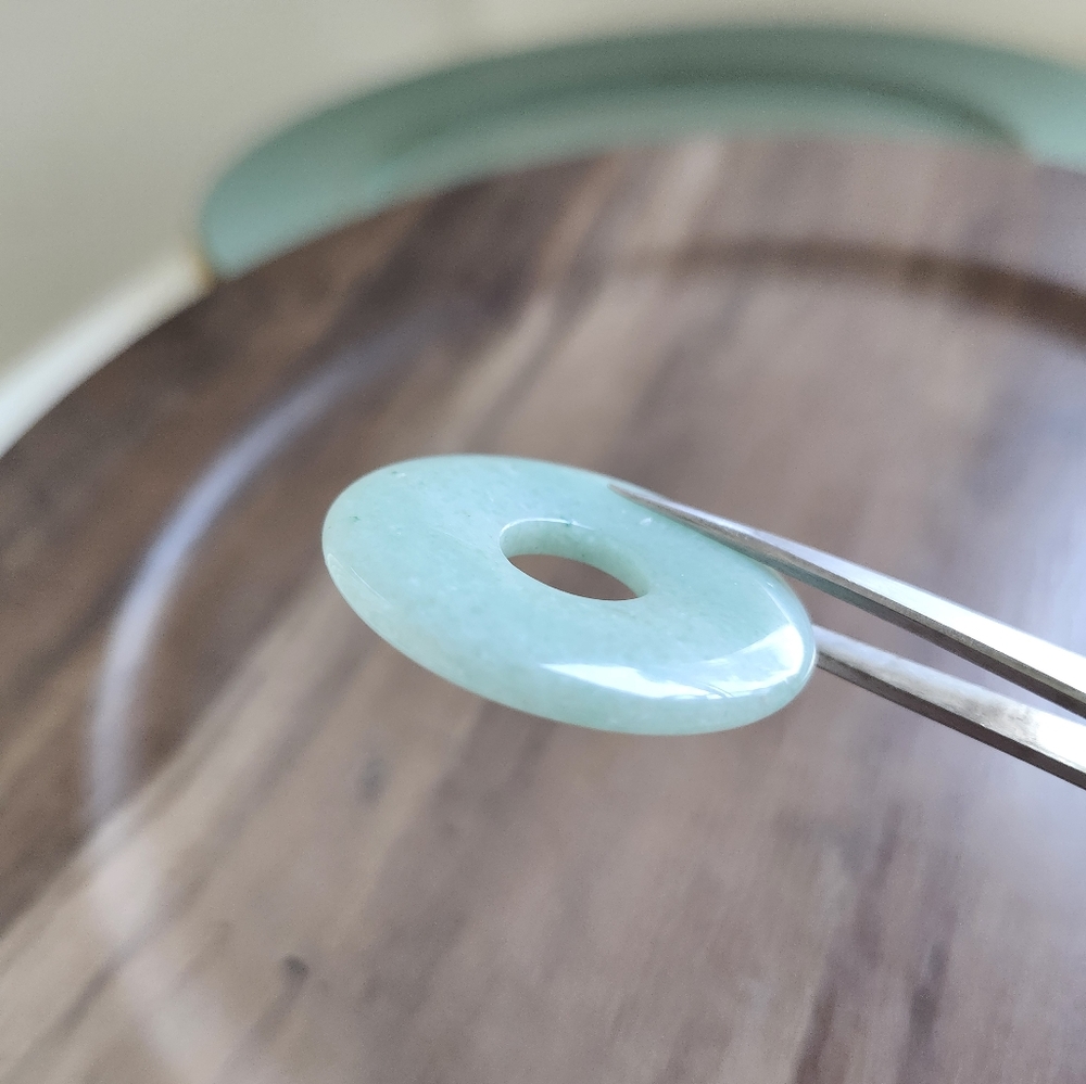 Round Jade pendent - Picture 4 of 6